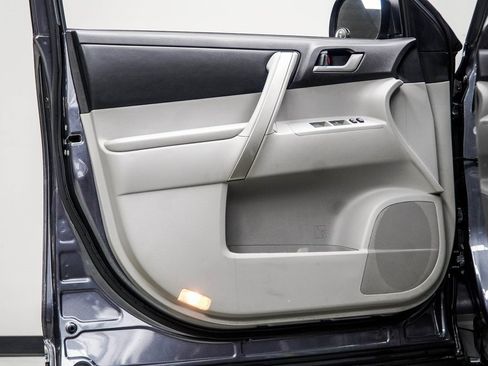 Used 2013 Toyota Highlander SE image 27