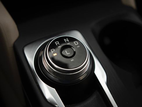 Used 2020 Ford Escape SE image 11