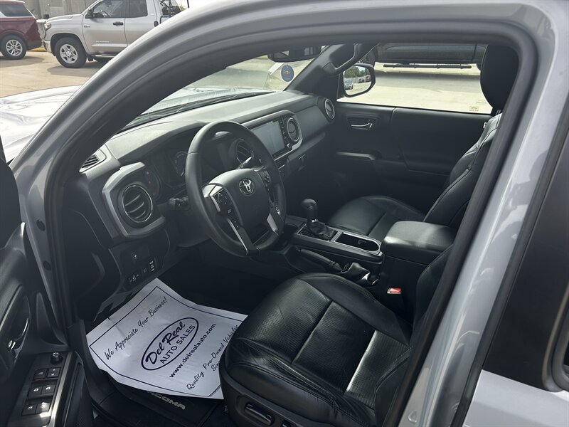 Used 2020 Toyota Tacoma TRD Sport w/ TRD Premium Sport Package AWD/4WD image 10