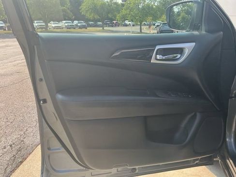 Used 2020 Nissan Pathfinder S AWD/4WD image 14