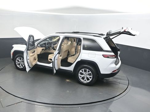 Used 2022 Jeep Grand Cherokee Limited image 2