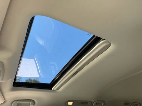 Used 2024 Nissan Armada SL w/ Captain's Chairs Package image 12