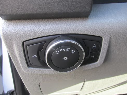 Used 2017 Ford F550 4x4 Regular Cab Super Duty image 23