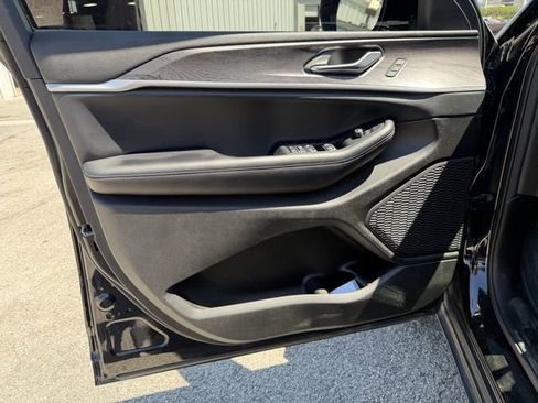 Used 2024 Jeep Grand Cherokee L Limited w/ Black Appearance Package image 11