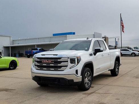 Used 2025 GMC Sierra 1500 SLE w/ Preferred Package AWD/4WD image 2