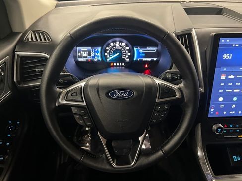 Used 2024 Ford Edge Titanium image 18