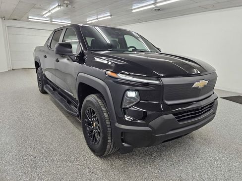Used 2024 Chevrolet Silverado EV W/T image 3