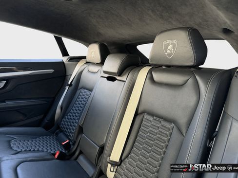 Used 2022 Lamborghini Urus AWD/4WD image 27