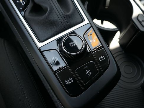 Used 2025 Kia Sportage LX FWD image 21