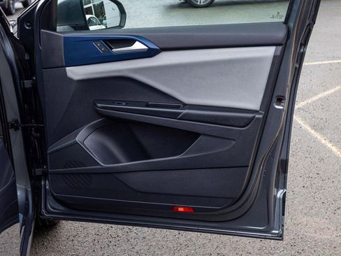 Used 2022 Volkswagen Taos SE image 13