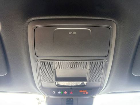 Used 2025 GMC Acadia Elevation w/ Elevation Premium Package FWD image 12