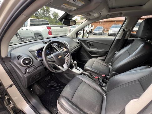 Used 2016 Chevrolet Trax LT w/ LT Sun and Sound Package AWD/4WD image 12