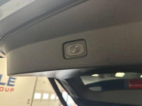 Used 2017 Ford Explorer XLT w/ Equipment Group 202A AWD/4WD image 36