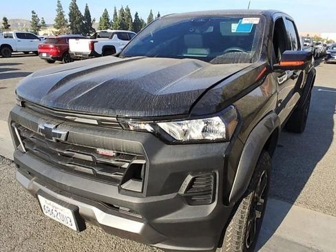 Used 2023 Chevrolet Colorado Trail Boss w/ Technology Package AWD/4WD image 3
