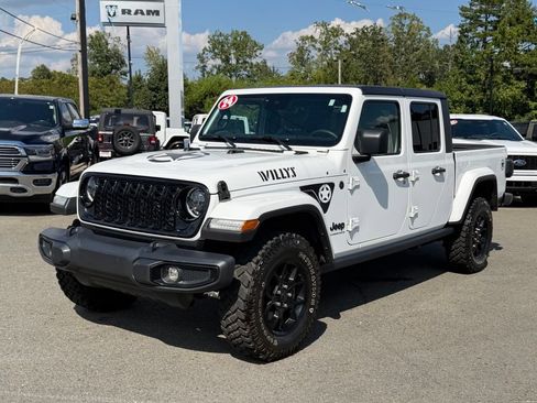 Used 2024 Jeep Gladiator Sport AWD/4WD image 8