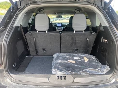 Used 2024 Ford Explorer XLT w/ Equipment Group 202A AWD/4WD image 24