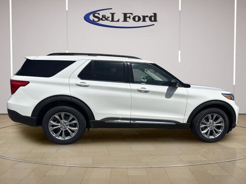 Certified 2023 Ford Explorer XLT w/ Equipment Group 202A AWD/4WD image 9