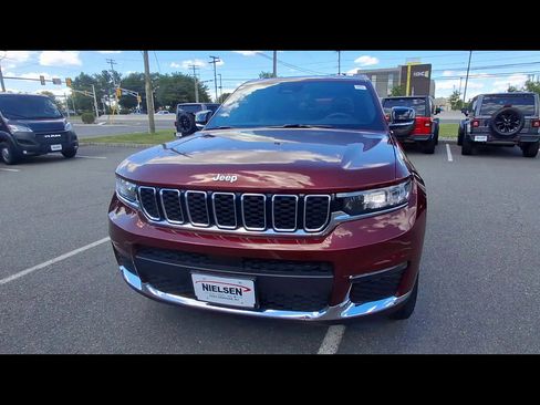 Used 2024 Jeep Grand Cherokee L Limited AWD/4WD image 3