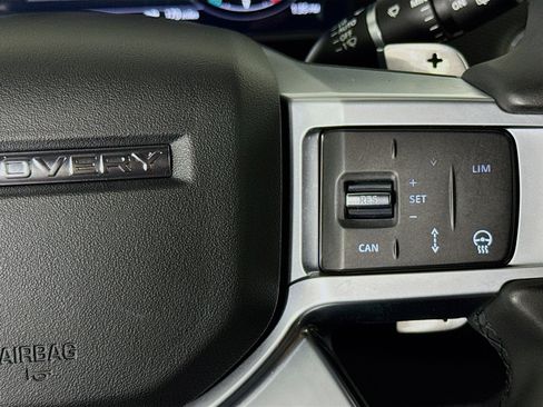 Used 2024 Land Rover Discovery Dynamic SE AWD/4WD image 13