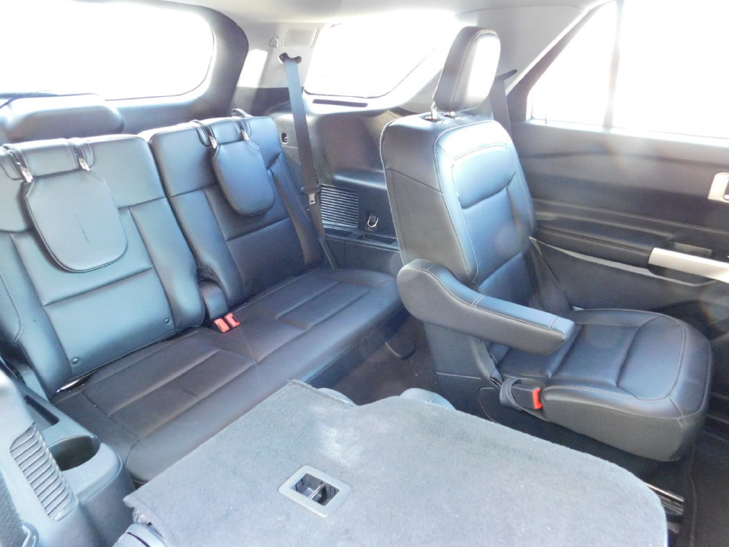 Used 2022 Ford Explorer XLT w/ Equipment Group 202A RWD image 5