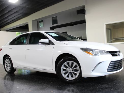 Used 2016 Toyota Camry LE FWD image 33
