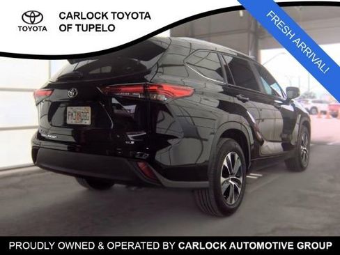 Used 2023 Toyota Highlander XLE FWD image 4