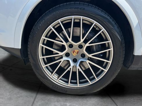 Used 2022 Porsche Cayenne Platinum Edition AWD/4WD image 25
