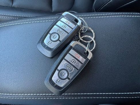 Used 2022 Ford Escape SEL image 12