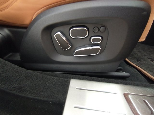 Used 2011 Jaguar XJ L RWD image 63