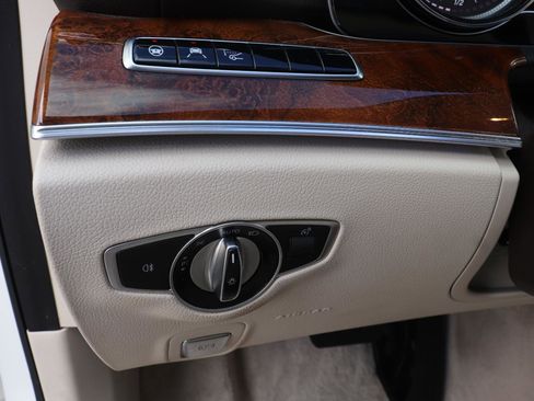 Used 2018 Mercedes-Benz E 300 image 23