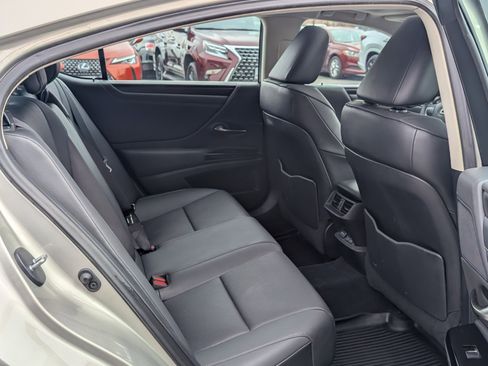 Certified 2022 Lexus ES 350 w/ Premium Package image 12