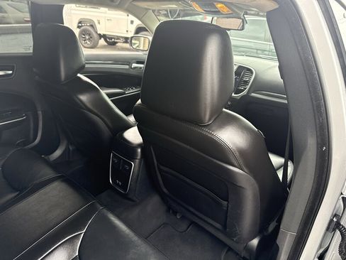 Used 2021 Chrysler 300 Touring L image 30