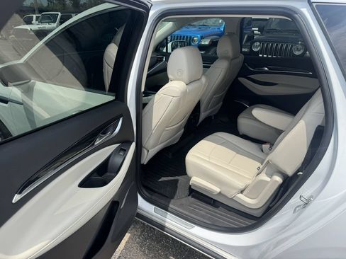 Used 2022 Buick Enclave Essence w/ Experience Buick Package FWD image 7