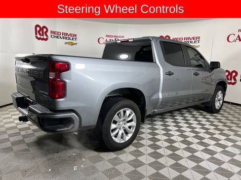 Used 2025 Chevrolet Silverado 1500 Custom image 9