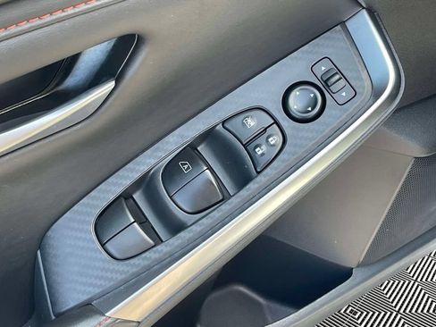Used 2025 Nissan Sentra SR FWD image 17