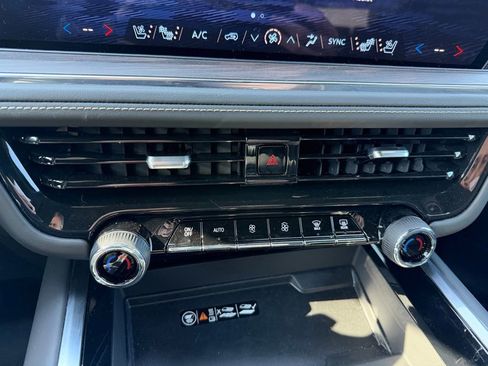 Used 2025 Chevrolet Suburban Premier image 10