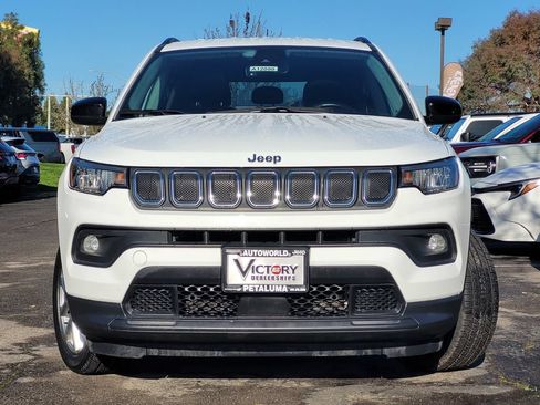 Used 2022 Jeep Compass Latitude AWD/4WD image 2
