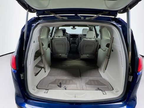 Used 2018 Chrysler Pacifica Touring-L Plus image 26