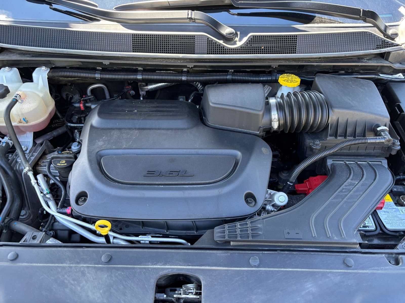 Used 2025 Chrysler Pacifica Limited FWD image 36
