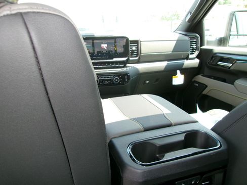 New 2026 Chevrolet Silverado 2500 ZR2 AWD/4WD image 18