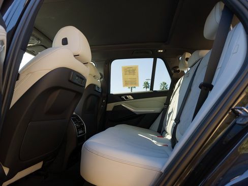 Used 2023 BMW X5 xDrive40i w/ Premium Package image 22