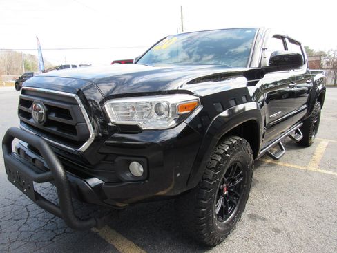 Used 2020 Toyota Tacoma SR5 RWD image 2