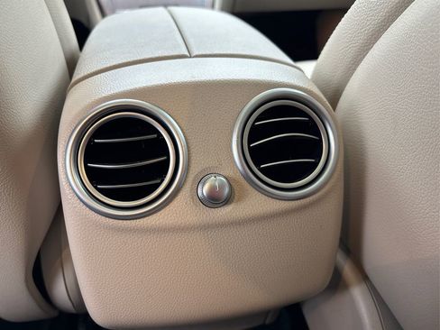 Used 2021 Mercedes-Benz GLC 300 4MATIC image 29