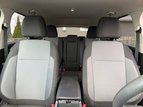 Used 2017 Ford Escape SE w/ Equipment Group 201A FWD image 16