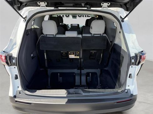 Used 2021 Toyota Sienna LE FWD image 41