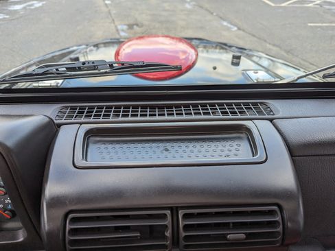 Used 2002 Jeep Wrangler Sahara image 21