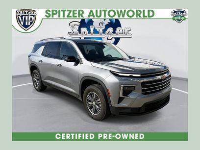 Used 2025 Chevrolet Traverse LT w/ Driver Confidence Package