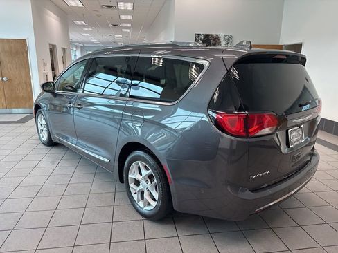 Used 2019 Chrysler Pacifica Touring-L Plus w/ Advanced Safetytec Group FWD image 4