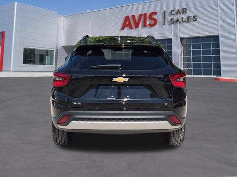 Used 2025 Chevrolet Trax LT w/ LT Convenience Package FWD image 7