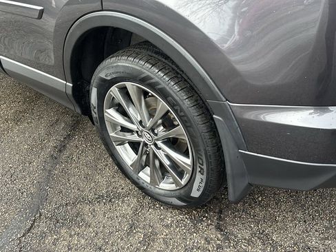 Used 2018 Toyota RAV4 Limited image 9